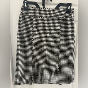 Banana Republic Black and White Houndstooth Pencil Skirt
